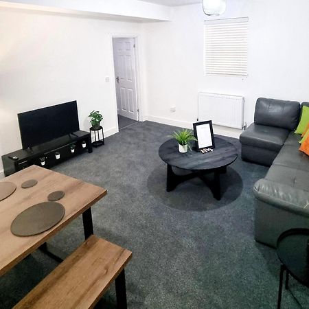 Stylish 2 Bed Apartment With Free Parking, Speed Wifi, Free Parking كول شيستر المظهر الخارجي الصورة