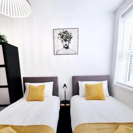 كول شيستر Stylish 2 Bed Apartment With Free Parking, Wifi المظهر الخارجي الصورة