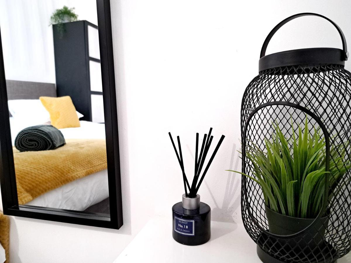 Stylish 2 Bed Apartment With Free Parking, Speed Wifi, Free Parking كول شيستر المظهر الخارجي الصورة